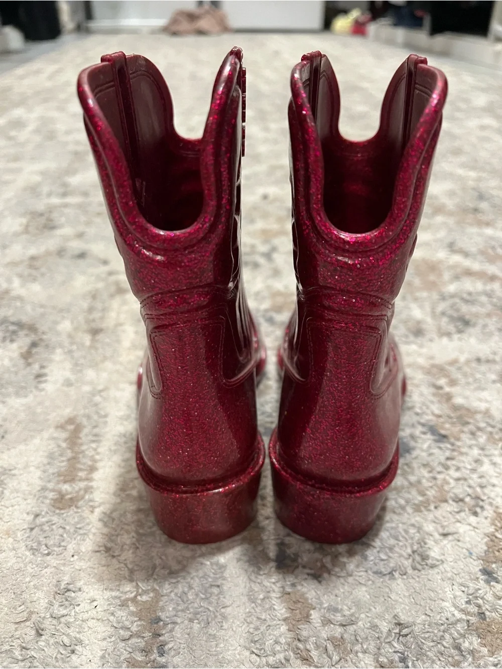 Mini Melissa eye catching